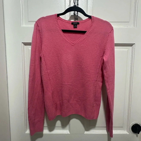 PRIVE 100% Cashmere Bubblegum Pink Sweater Size Medium EUC - Picture 2 of 3